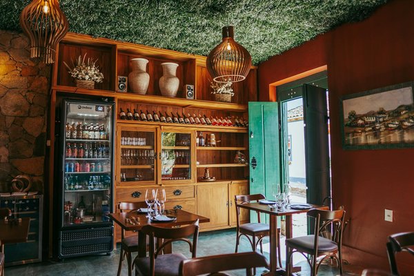 Quelles astuces pour offrir des cocktails à base de fruits exotiques dans un bar à cocktails?